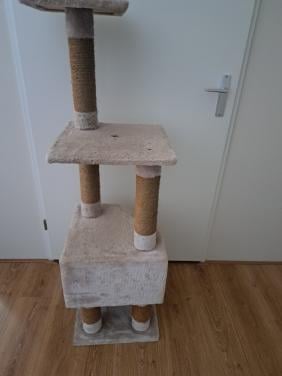 Kattenkrabpaal 3 etages.