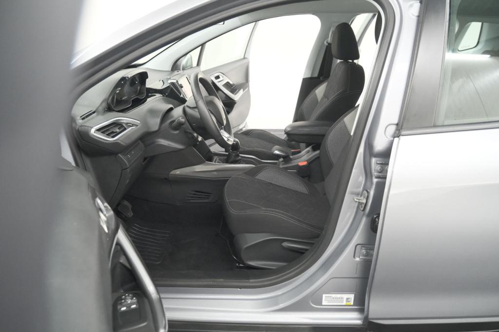 Peugeot 2008 puretech 110 blue lion | trekhaak | apple carplay | parkeersen