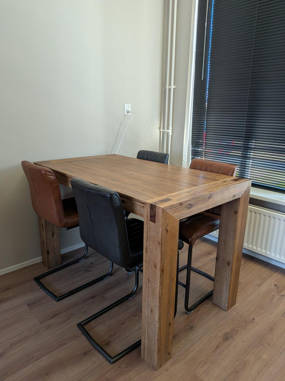 Eettafel Salzburg met 4 stoelen (Pronto wonen)