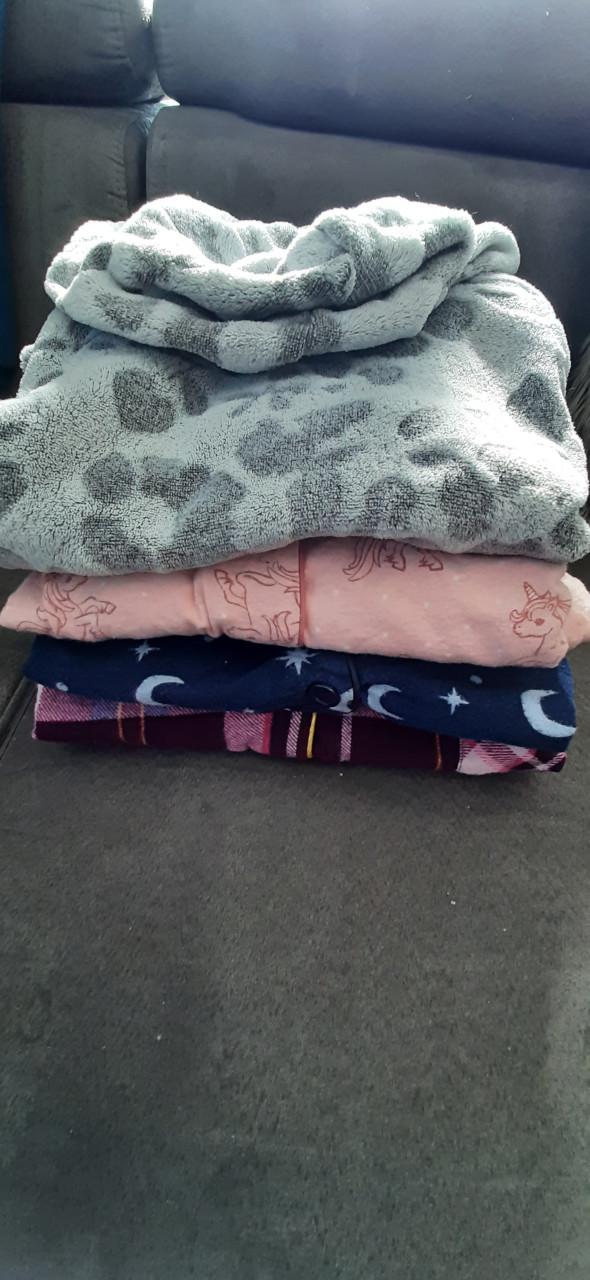 Pakket jonge dameskledimg