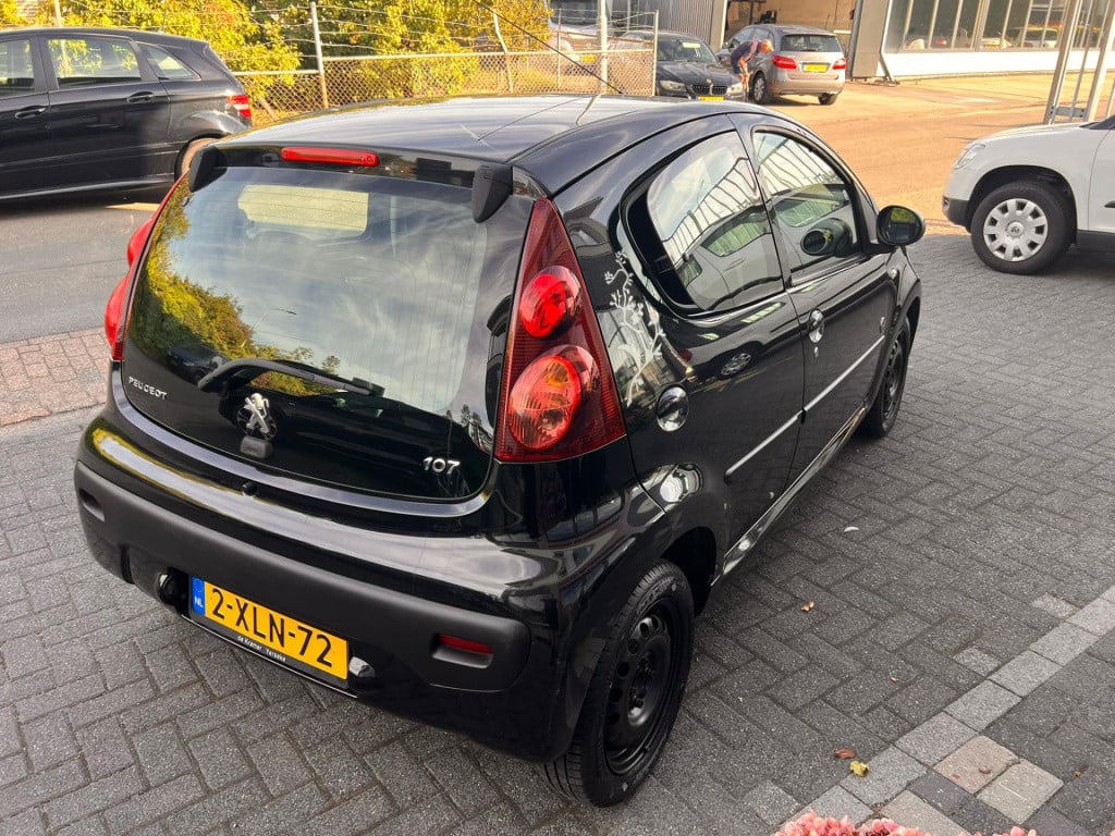 Peugeot 107 1.0 première