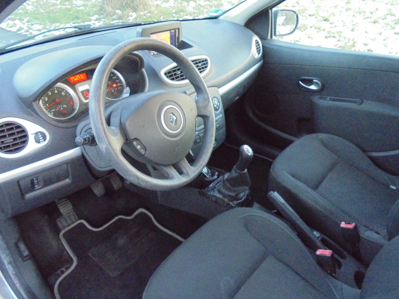 Clio bouwjaar 2010 met de zuinige 1.2 motor in nette staat diverse Extra's