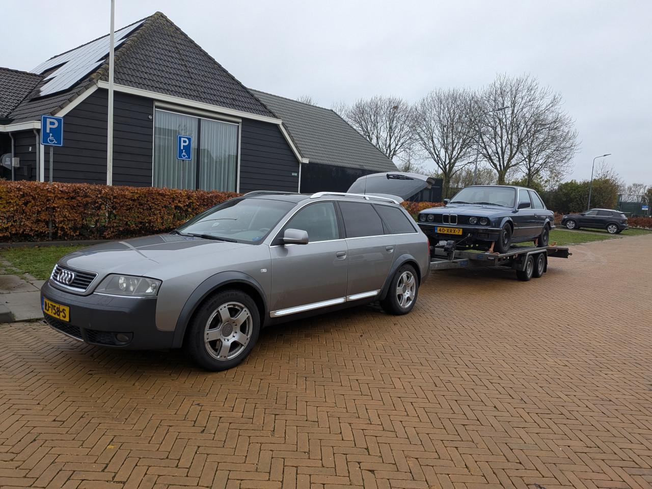 Vervoer Voertuigen met auto ambulance, Spullen vervoeren. Groot vervoer