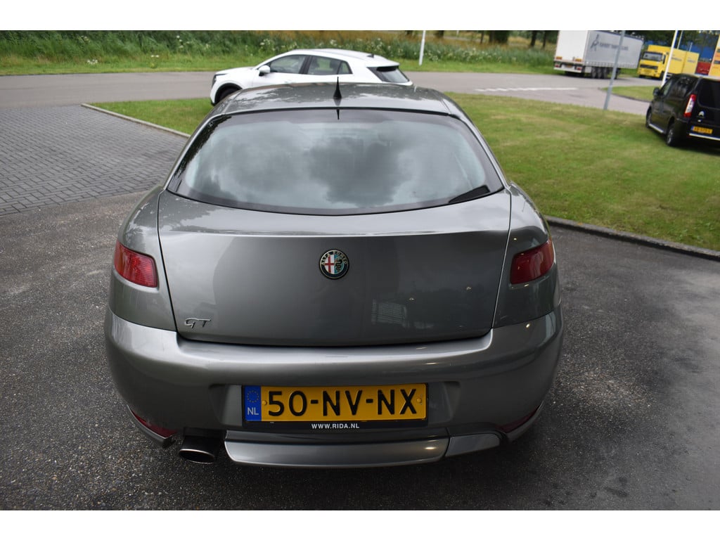 Alfa Romeo GT 2.0 jts distinctive