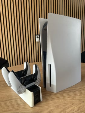 Playstation 5 Disk Editie + 2 controllers