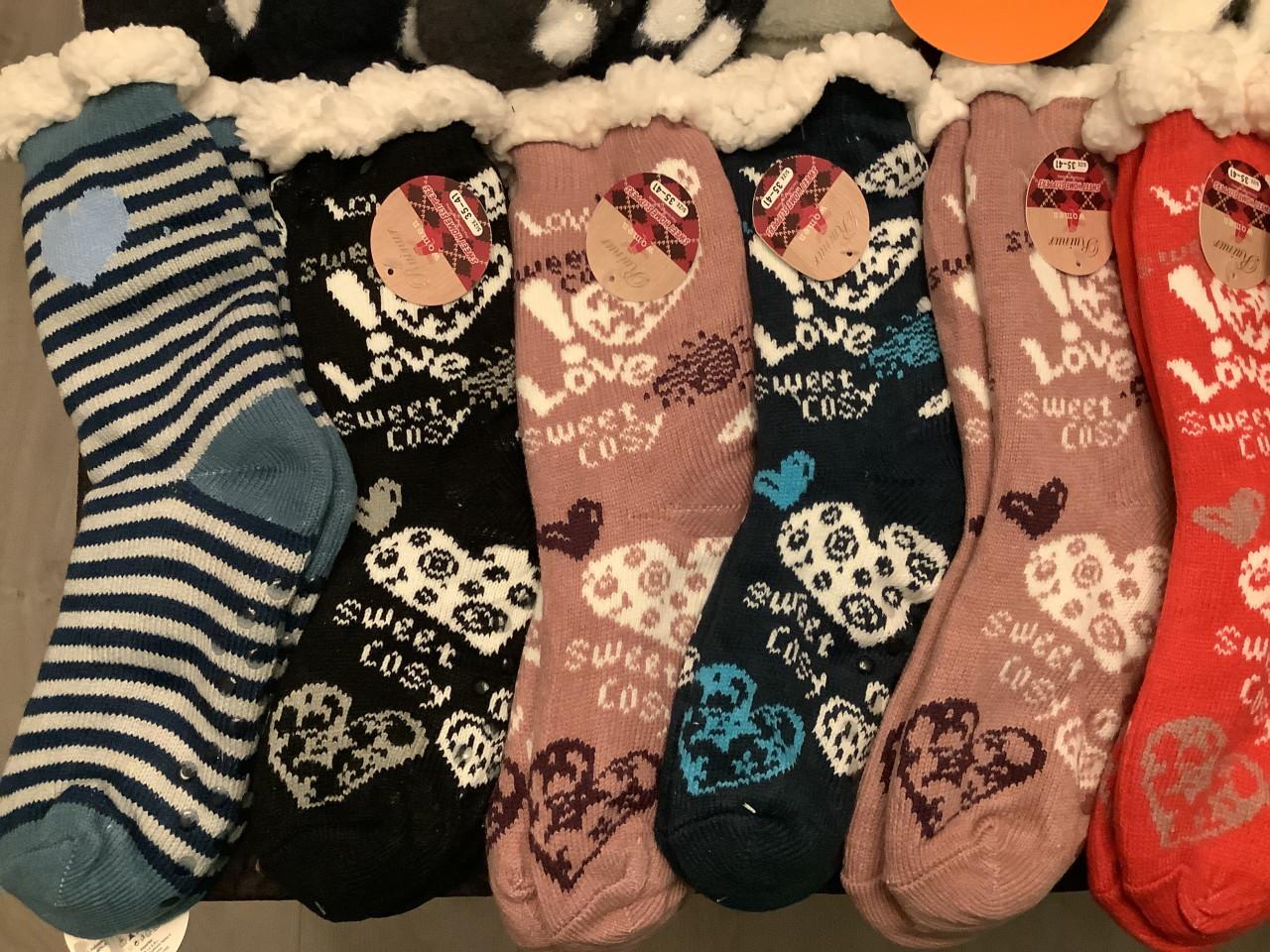 Partij dik gevoerde fluffy huissokken. ( partij 229)