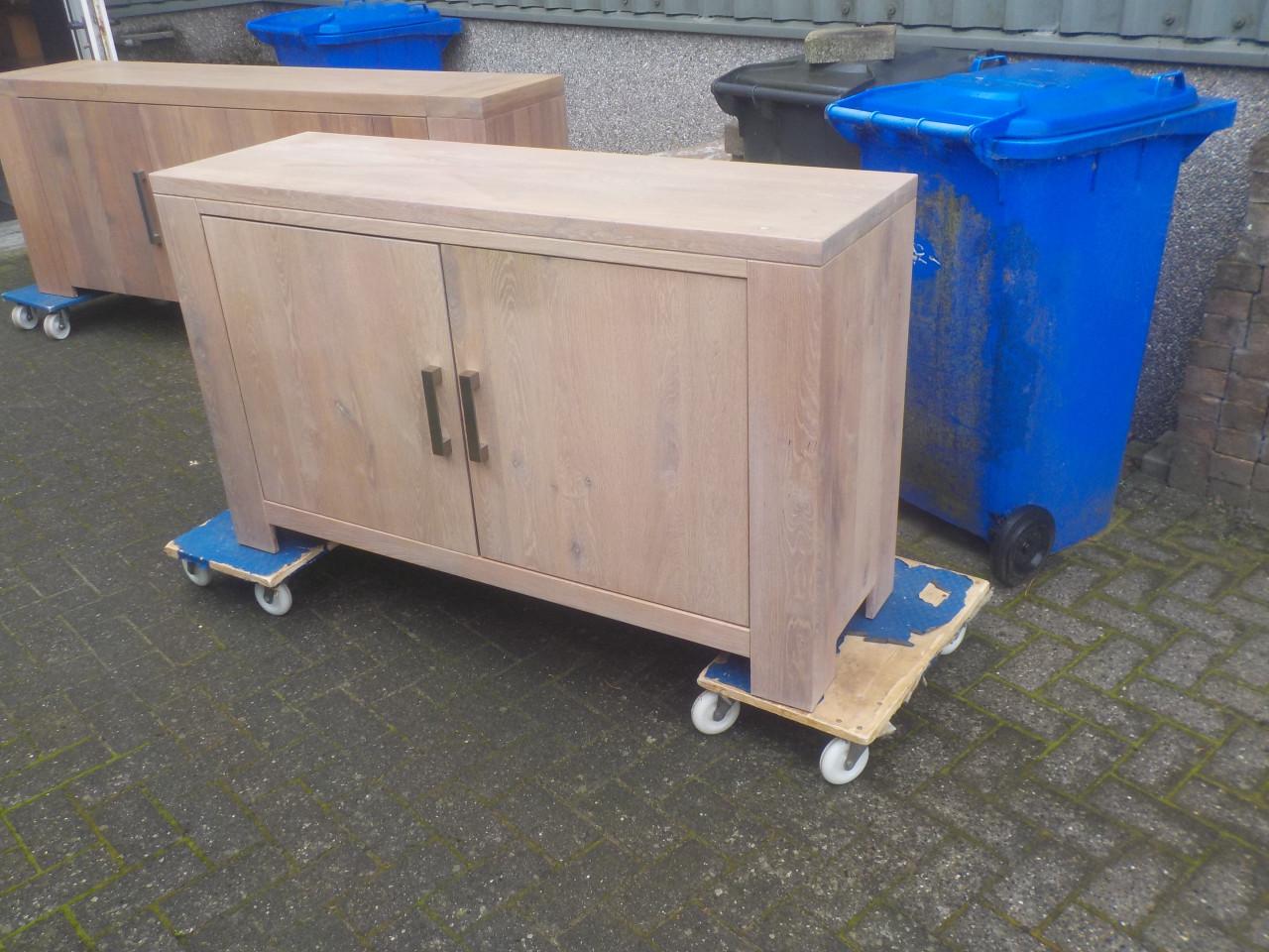 In nieuw staat mooie kwaliteit massief dressoir