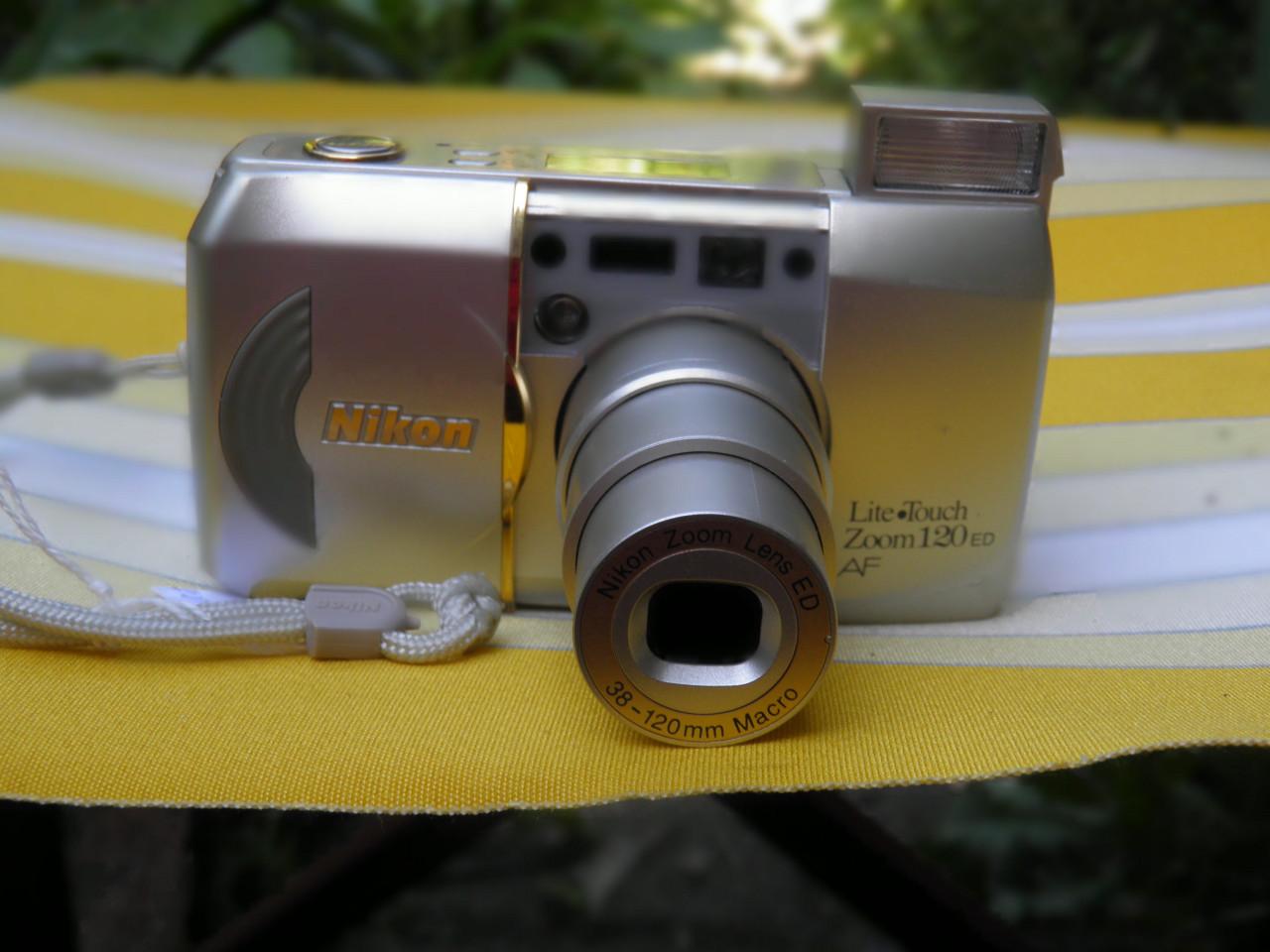 Nikon lite touch zoom 120 ed af werkt prima,