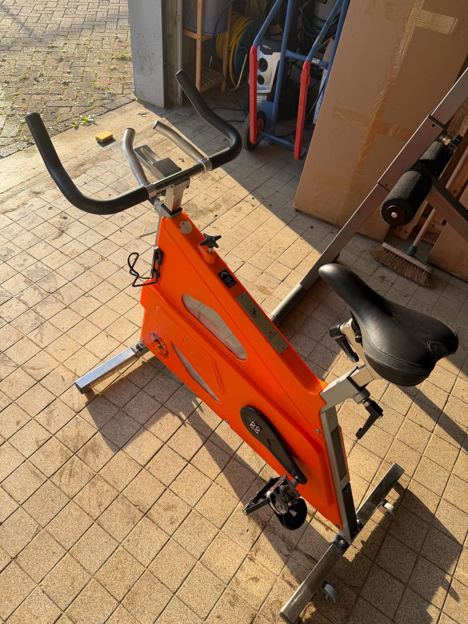 Fitness setje. (Spinfiets & Buikbank)