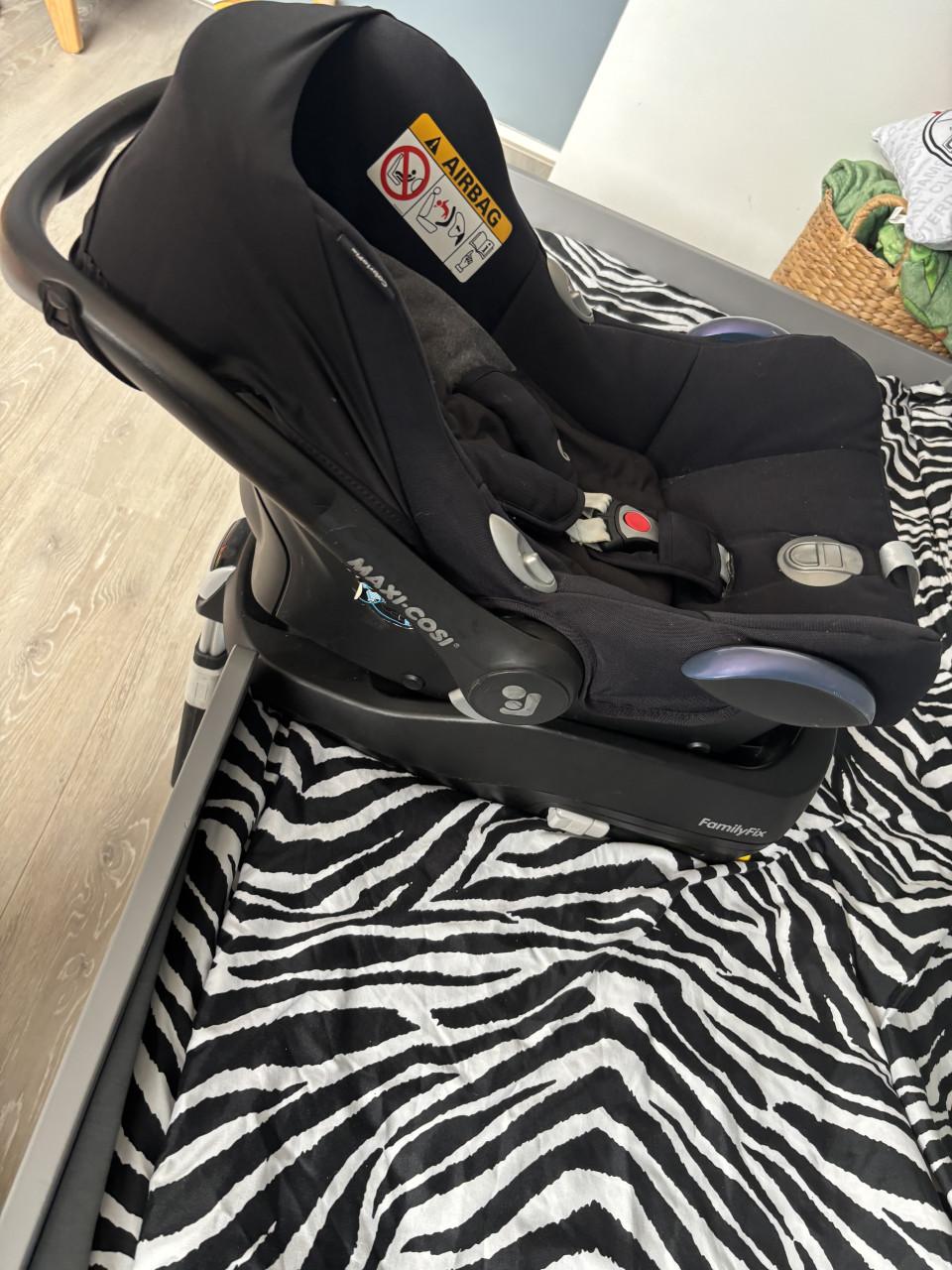 Maxi-cosi cabriofix met base
