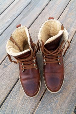 Te koop aangeboden dames lage winter laarsjes.