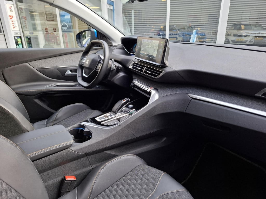 Peugeot 3008 suv 1.6 hybrid 225 eat8 automaat road trip nav/cam