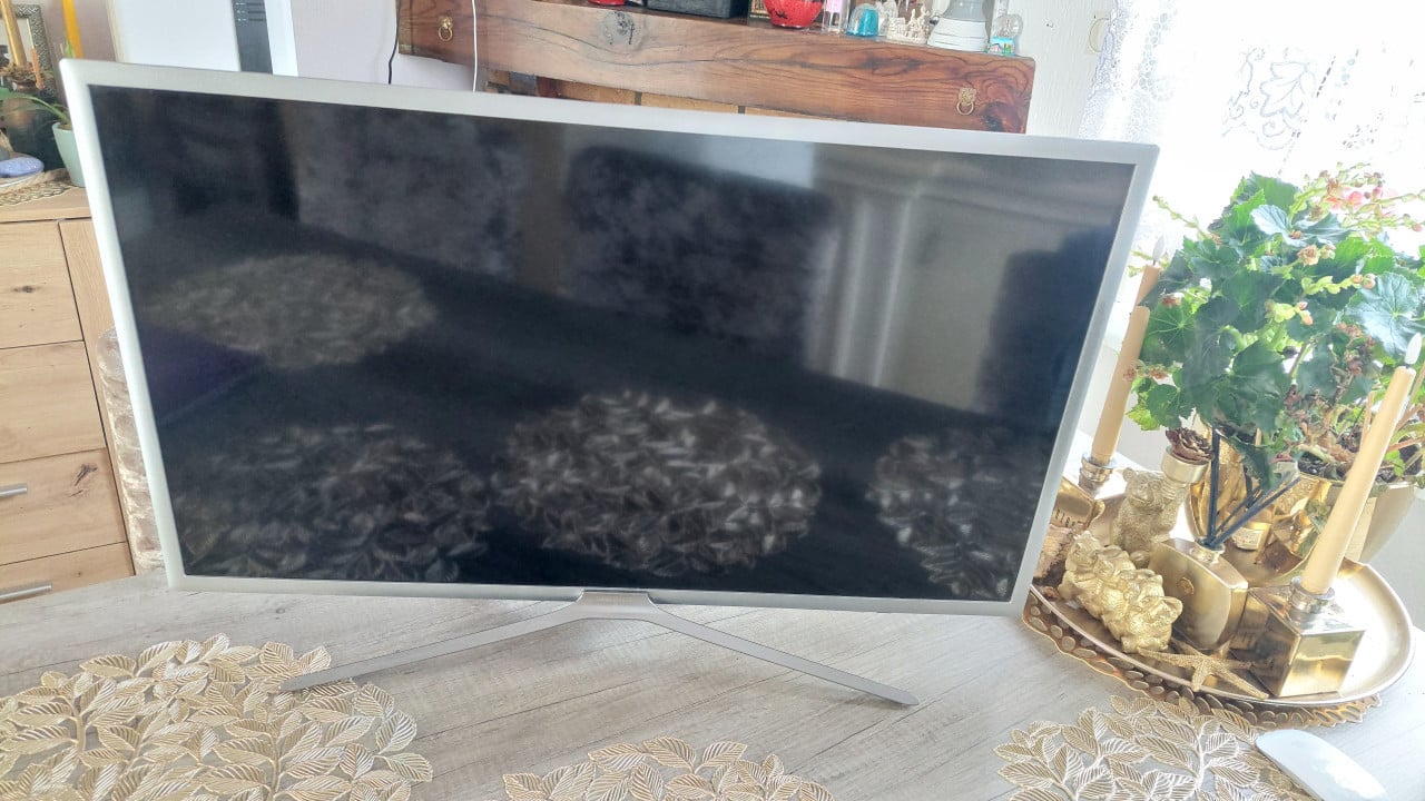 Samsung  32 inch  smart tv
