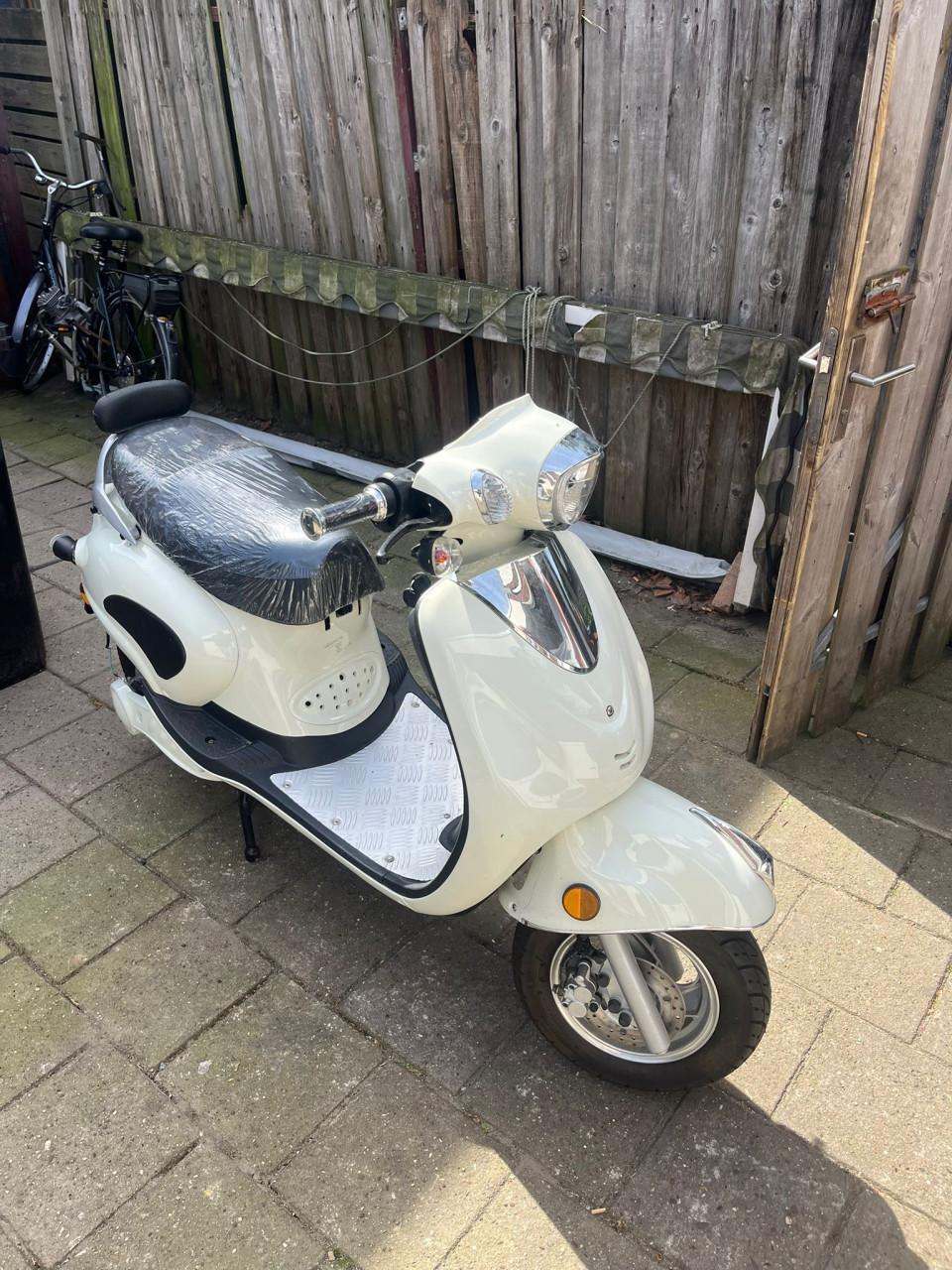 Scooter electrisch ongebruikt.