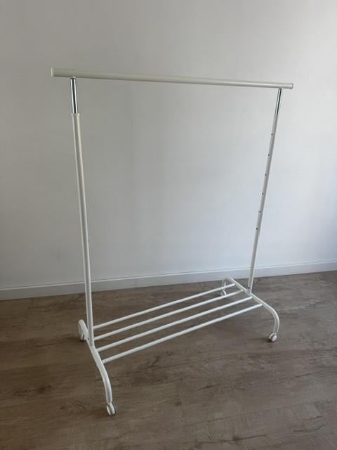 Kledingrek op wielen, nieuwstaat, wit, metaal