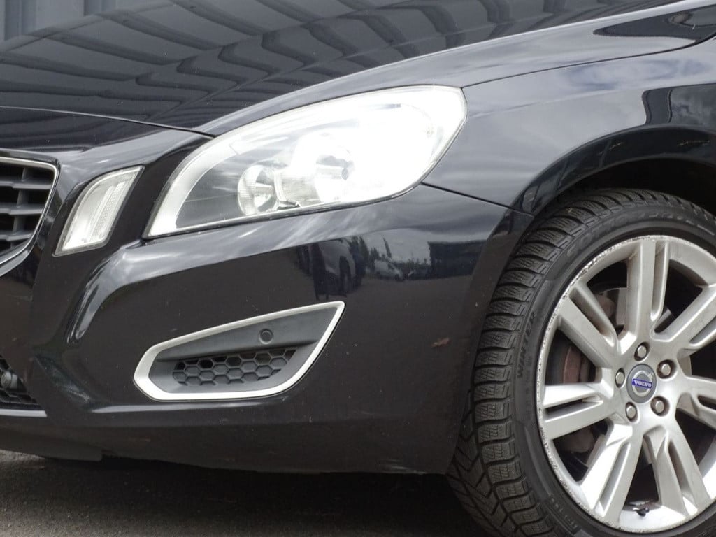 Volvo V60 2.0t momentum automaat | 200 pk | trekhaak