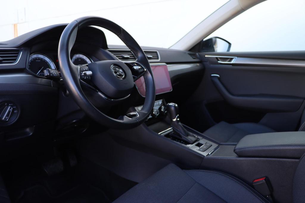 Skoda Superb combi 1.4 ehybrid style 218pk dsg6 | soh 93,1% | memory | stoe