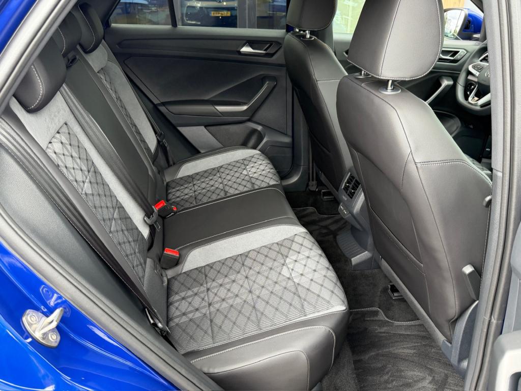 Volkswagen T-roc 1.5 tsi 150pk dsg r-line | trekhaak | camera | keyless | e