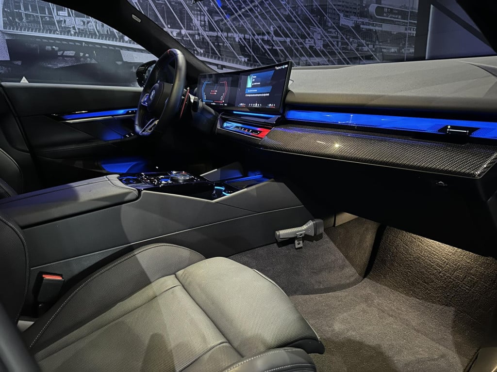 BMW M5 5-serie *limousine v8 m hybrid*carbon extr*b&w*alcantarahemel*nl-aut