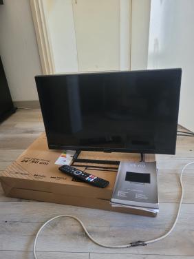 Peaq tv 24" compleet met doos kleur zwart