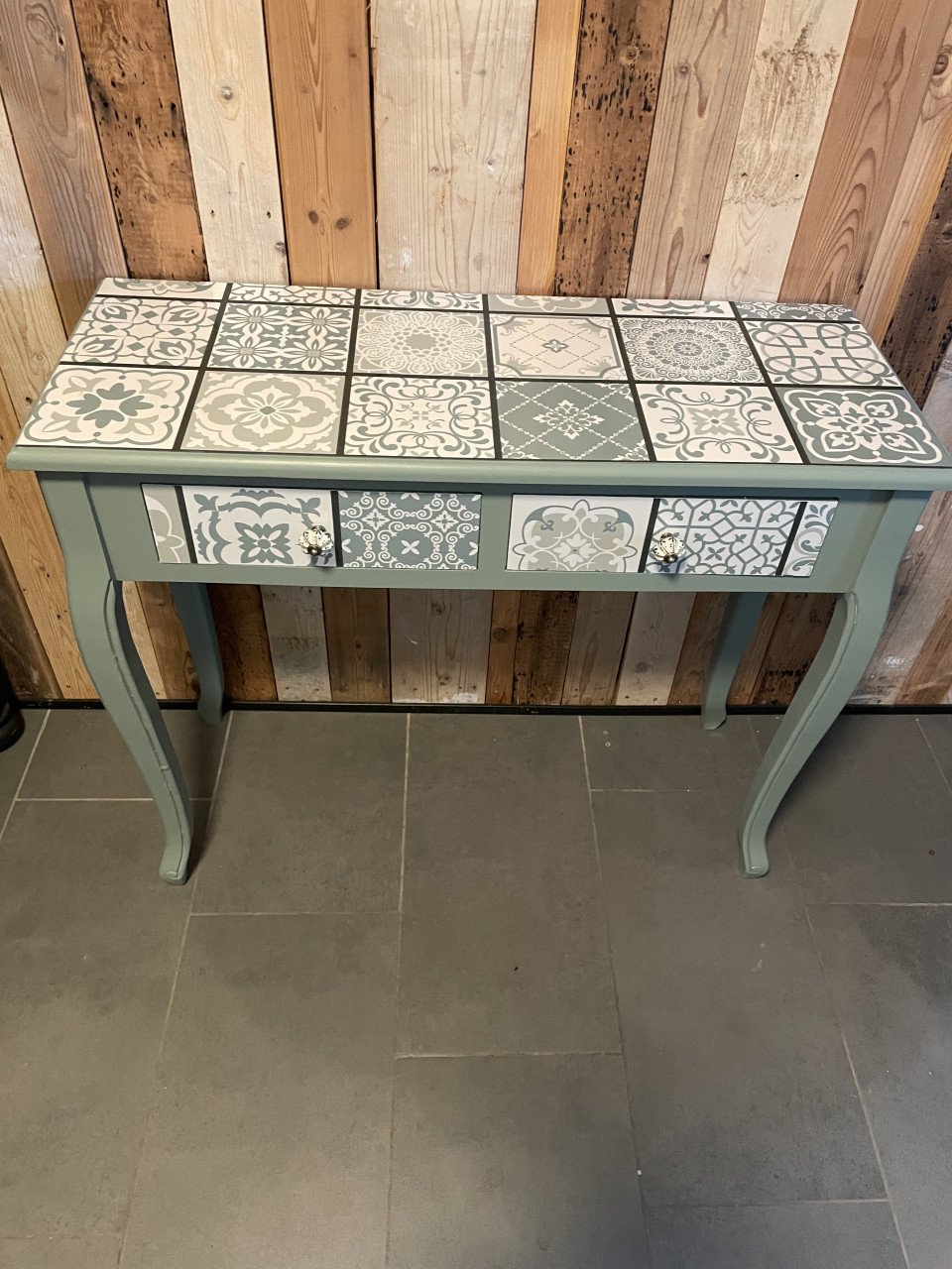 Unieke Sidetable- Een Eyecatcher Voor Elk Interieur.