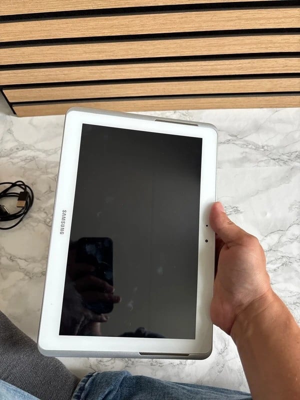 Samsung Galaxy Tab 2 10.1 📱 Wit – Inclusief hoes & kabel