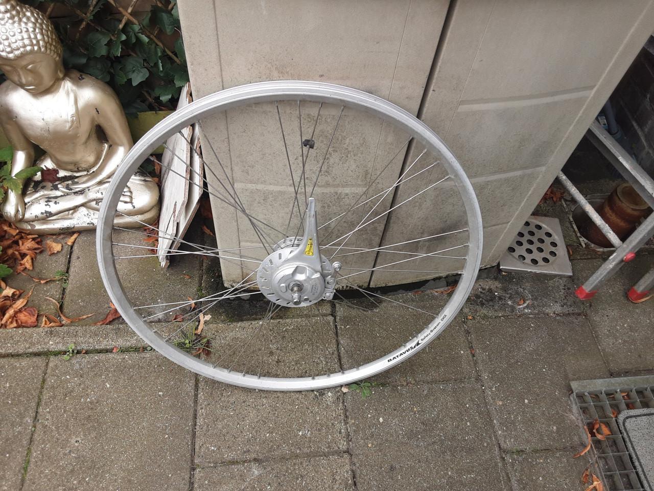 Batavus 28 inch shimano voorwiel, naafdynamo, rollerbrake