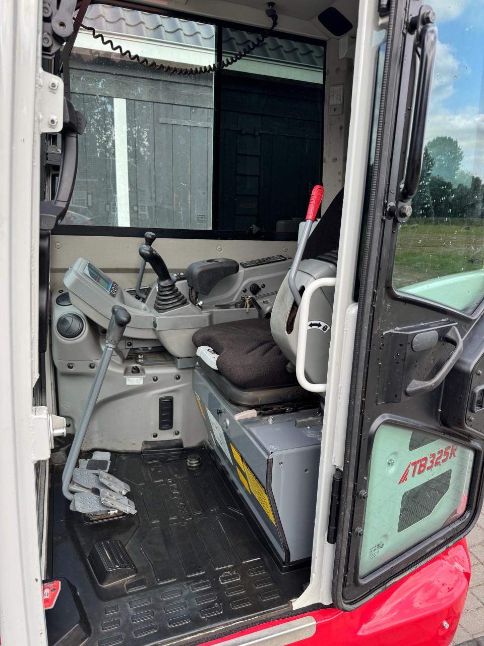 Takeuchi TB325R hele nette staat!!