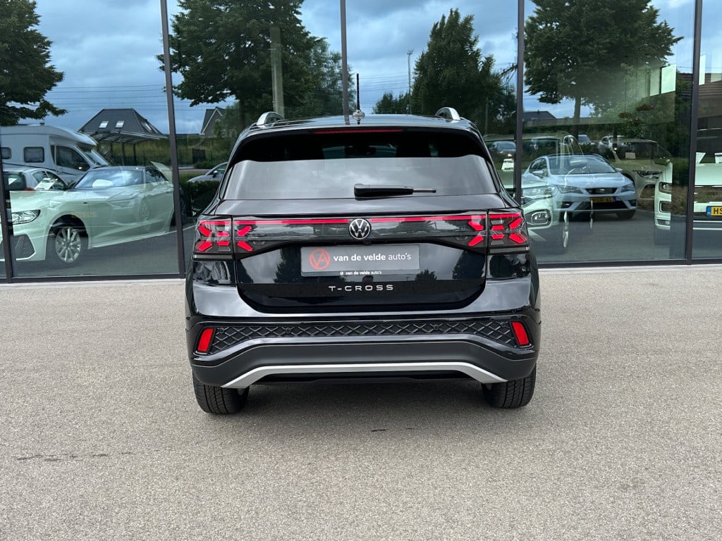Volkswagen T-cross 1.5 tsi 150pk dsg r-line | camera | trekhaak | navi | iq