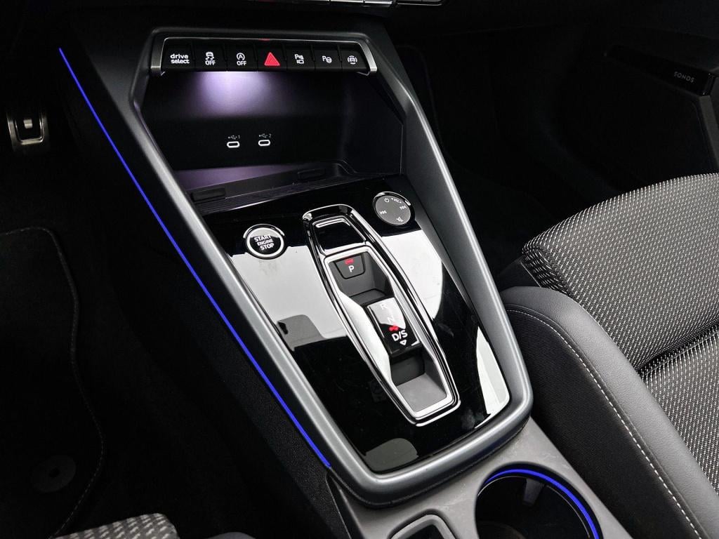 Audi A3 sportback 35 tfsi s edition | 2x s-line | panoramadak | sonos | mat