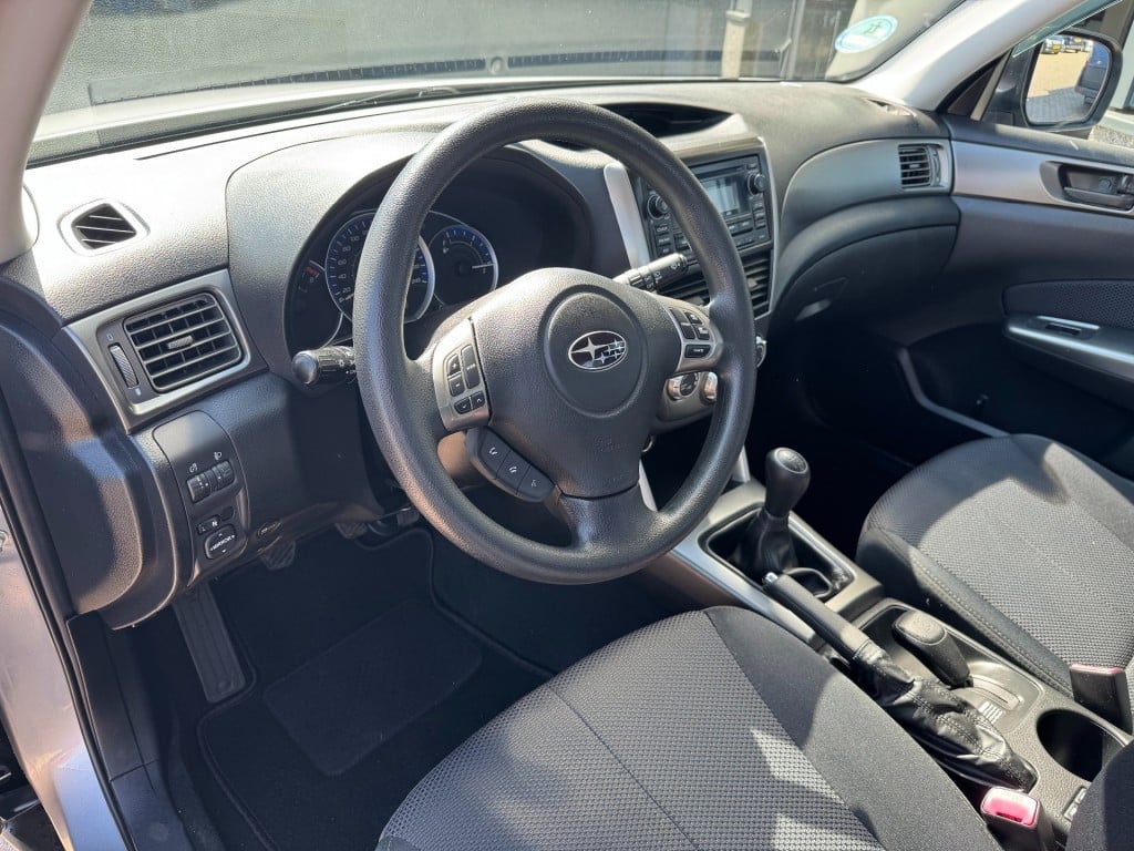 Subaru Forester 2.0 x intro