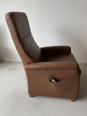 Luxe sta-op stoel z.g.a.n. elektrisch bediend