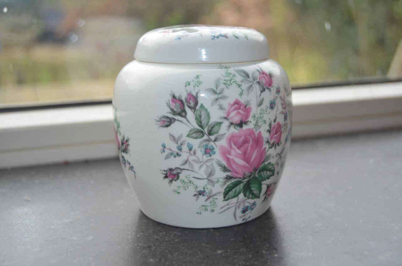 Roy Kirkham Staff. bone China potpourri potje