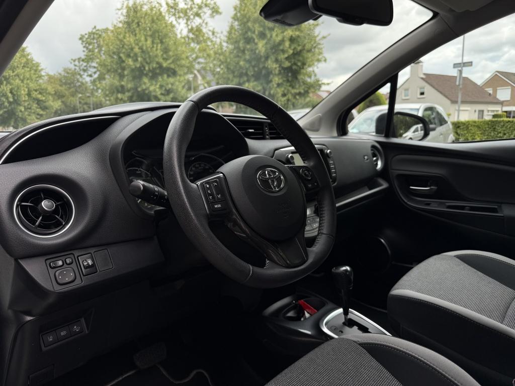 Toyota Yaris 1.5 hybrid - luxe y20 uitvoering - parelmoer wit -