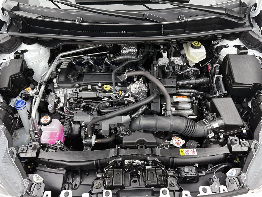 Mazda 2 Hybrid 1.5 centre-line
