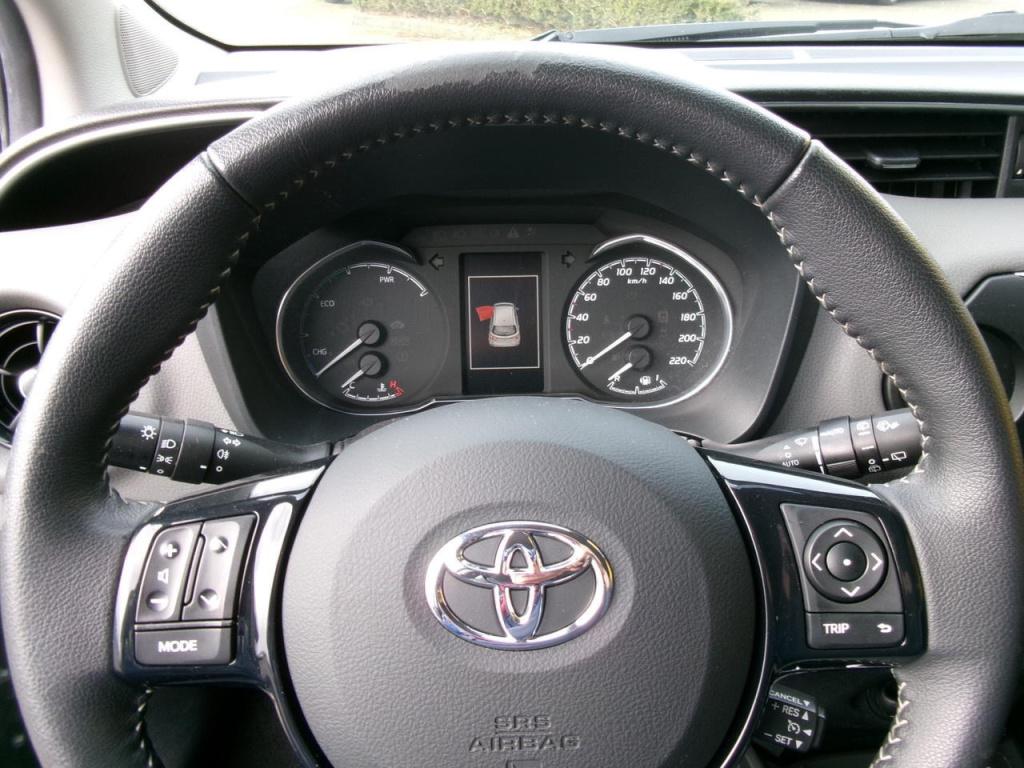 Toyota Yaris 1.5 hybrid clima, camera, multimedia, bluet.
