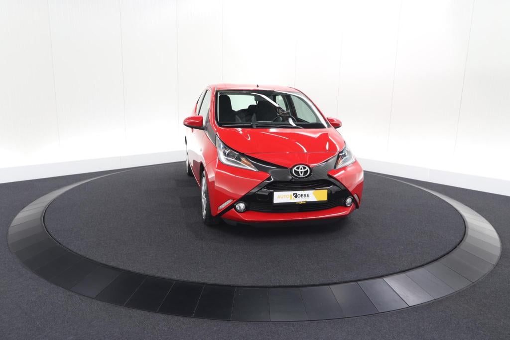 Toyota Aygo 1.0 vvt-i x-play | camera | airconditioning | allseasonbanden