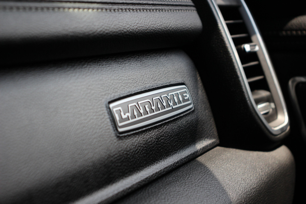 Dodge Ram 1500 5.7 v8 4x4 crew cab laramie verhoogd | harman kardon | leder