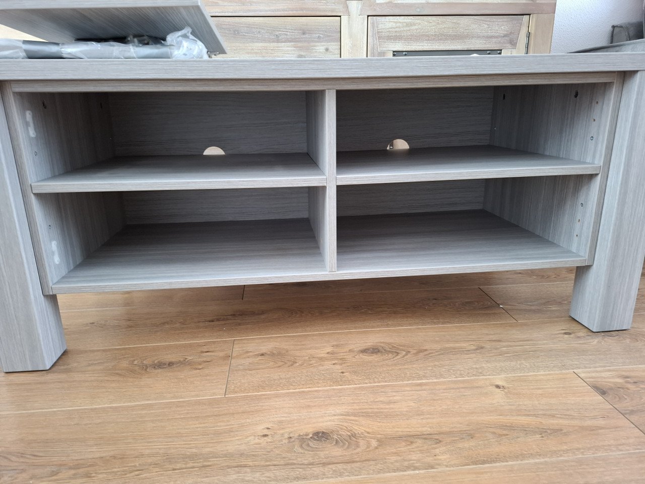 Tv kast + bijbehorende wandplank