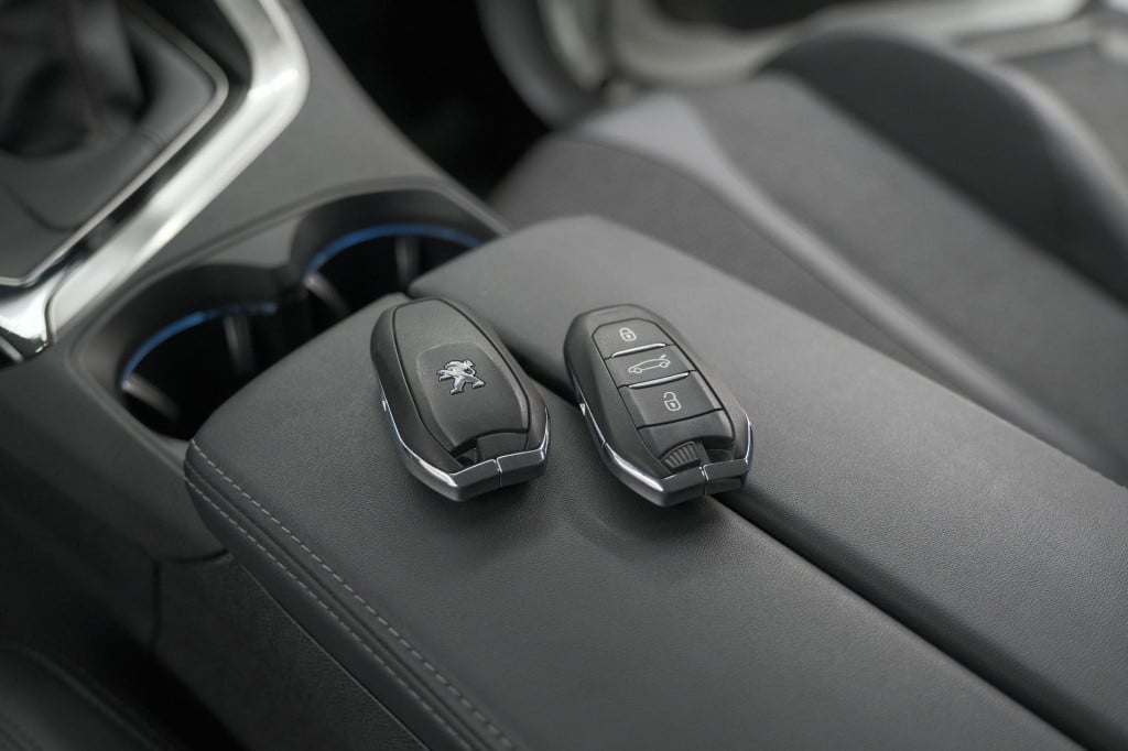 Peugeot 3008 puretech 130 allure | camera | dodehoekdetectie | elektronisch