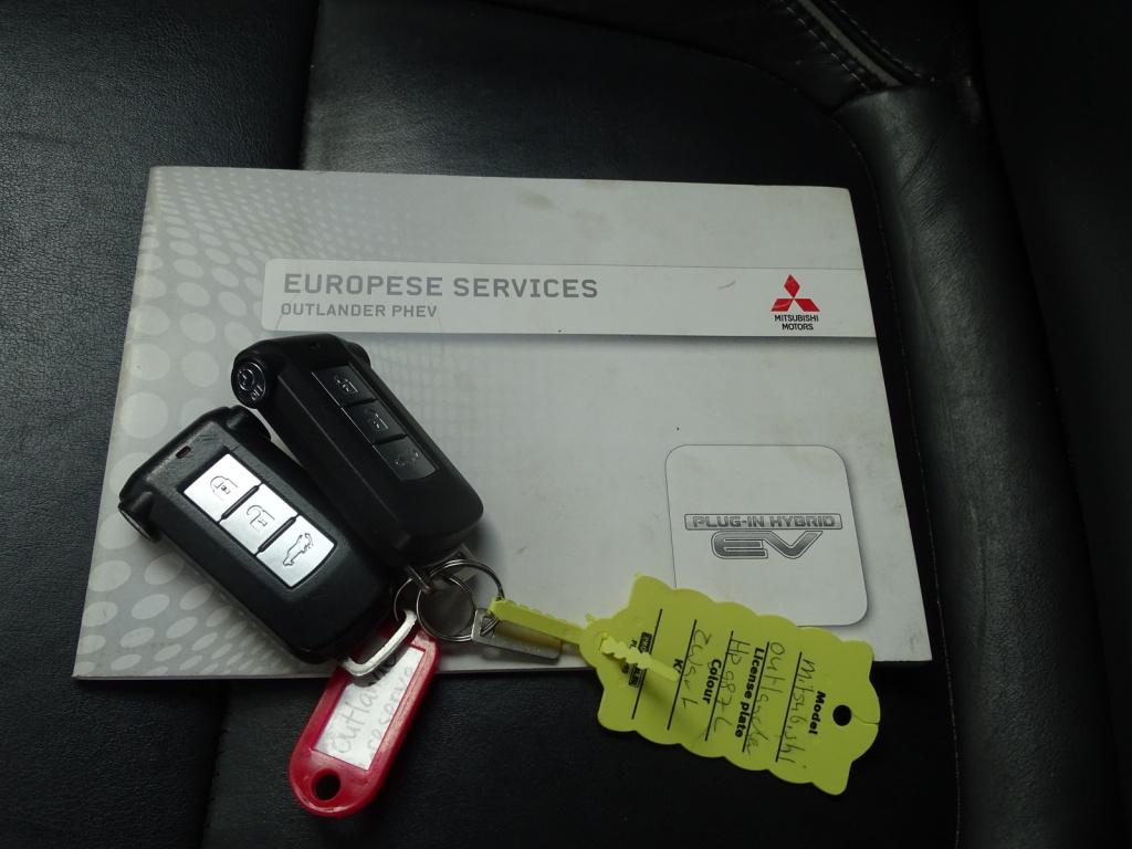Mitsubishi Outlander 2.0 phev instyle+ schuif-/kanteldak | stoel-/stuurverw