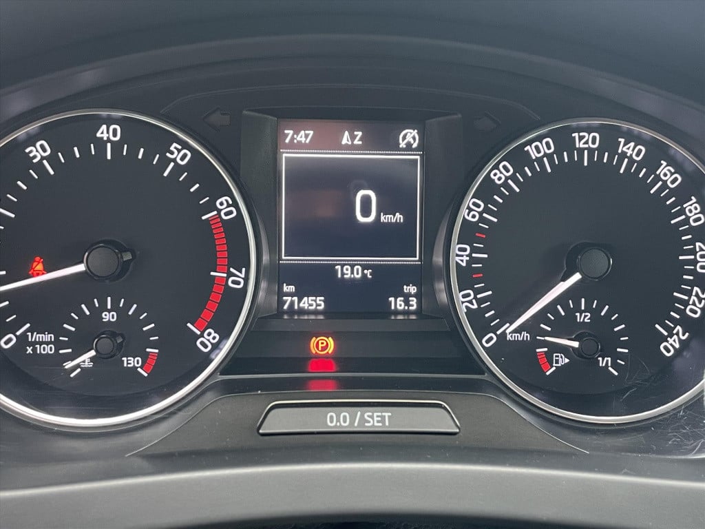 Skoda Rapid 1.2 tsi 66kw hatchback h5 edition
