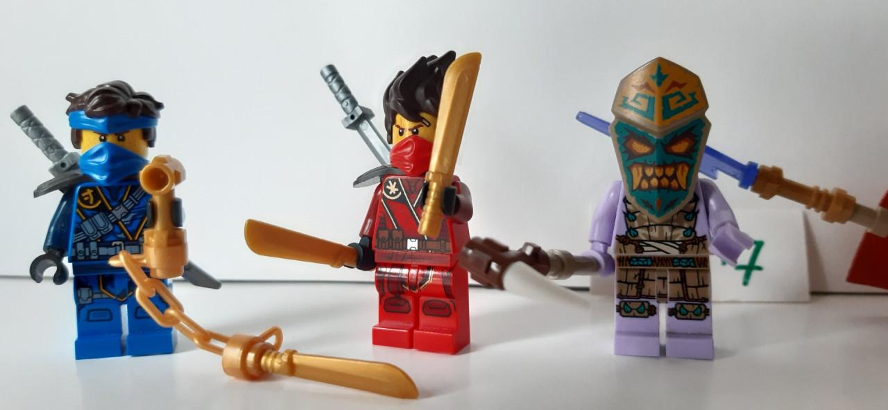 LEGO NINJAGO 71747: Het Dorp van de Beschermers