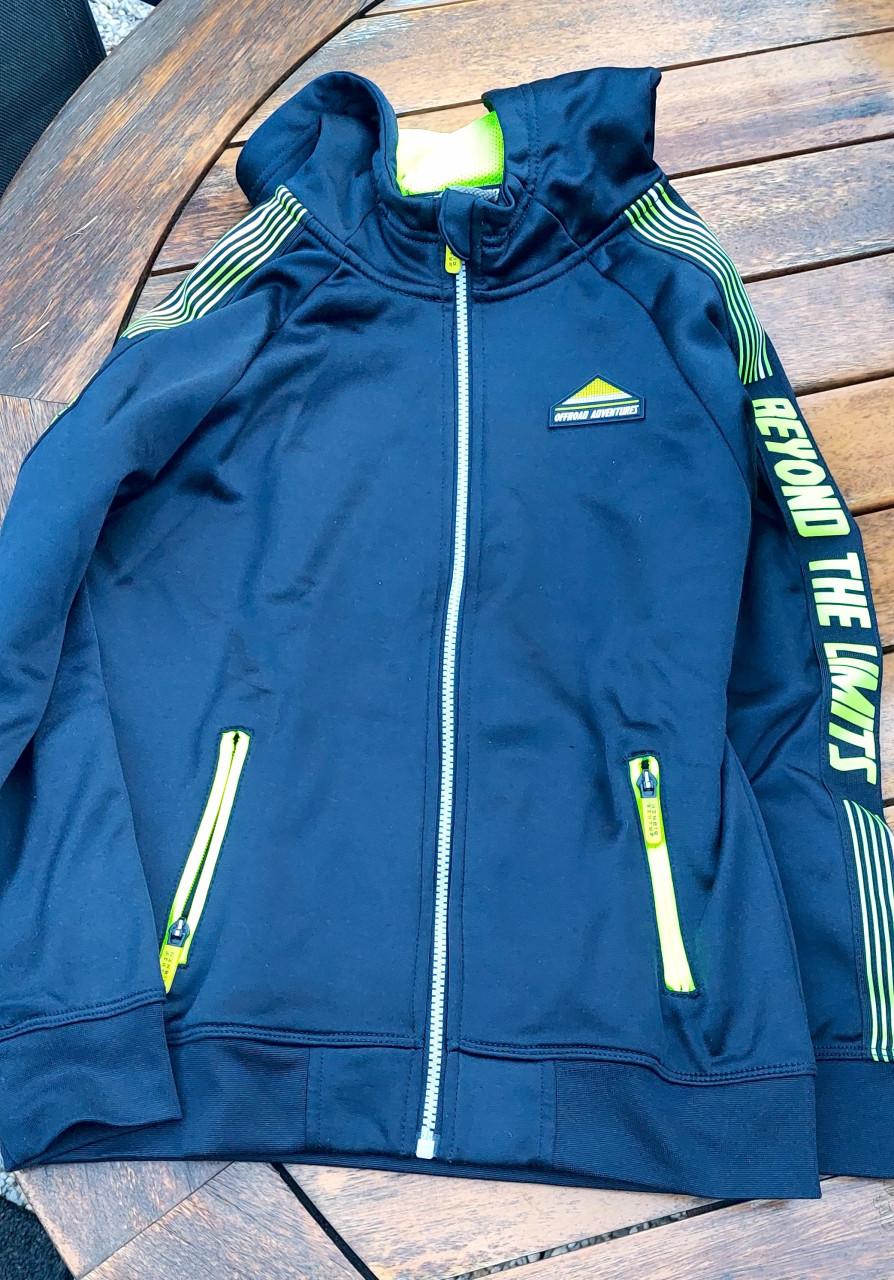 Kinderkleding jongensvest maat 146