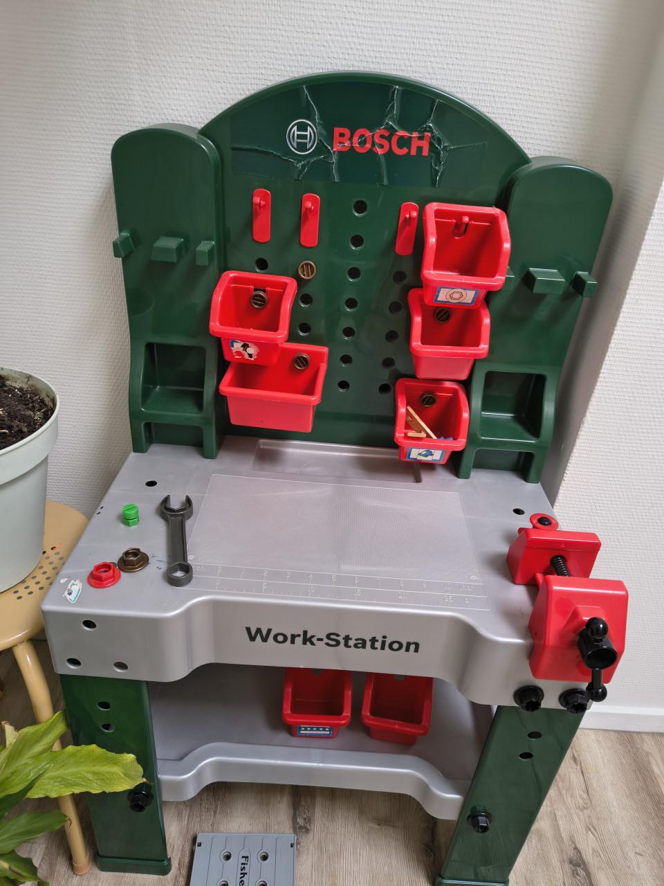 Bosch werkbank, kinder speel klustafel. Work station kids, speeltafel.
