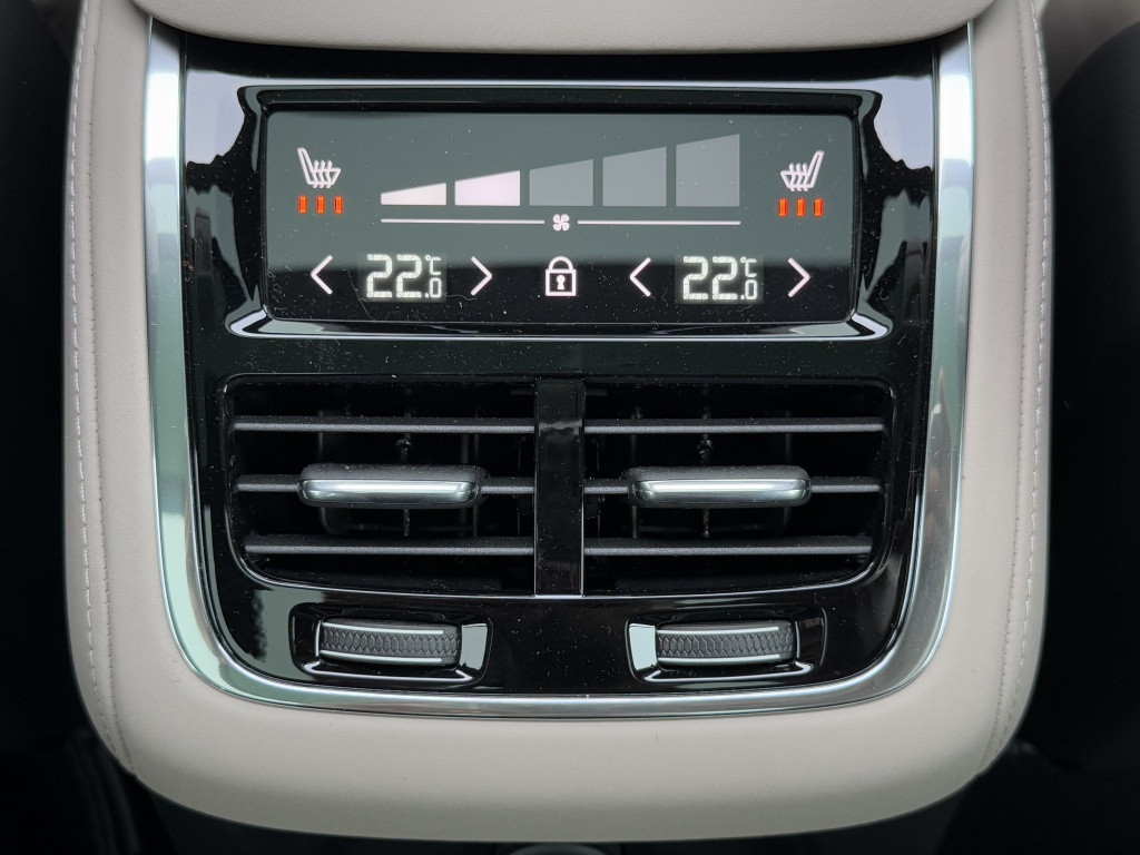 Volvo XC90 t8 awd ultra dark luchtvering | facelift | nieuwpr. € 107.559 |