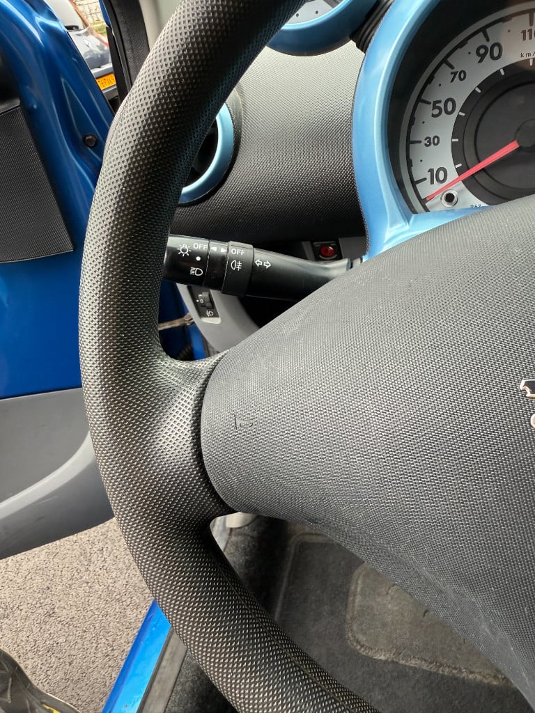 Peugeot 107 1.0 - urban move - airco - 5drs