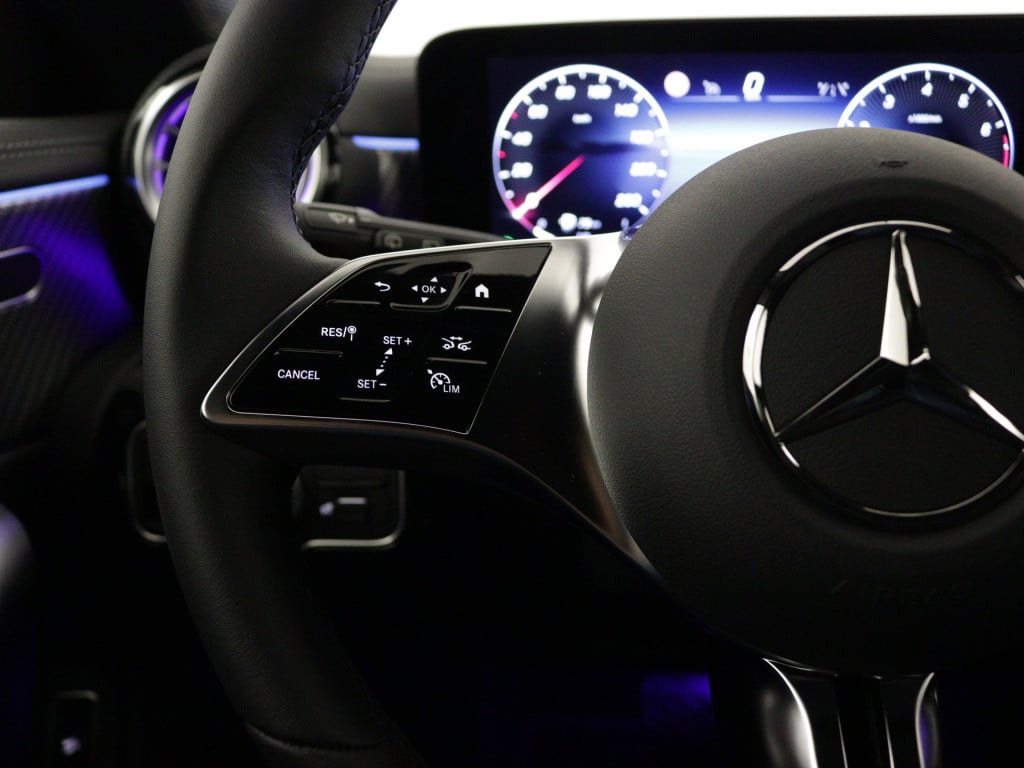 Mercedes-Benz Cla shooting brake 180 star edition luxury line | trekhaak | 