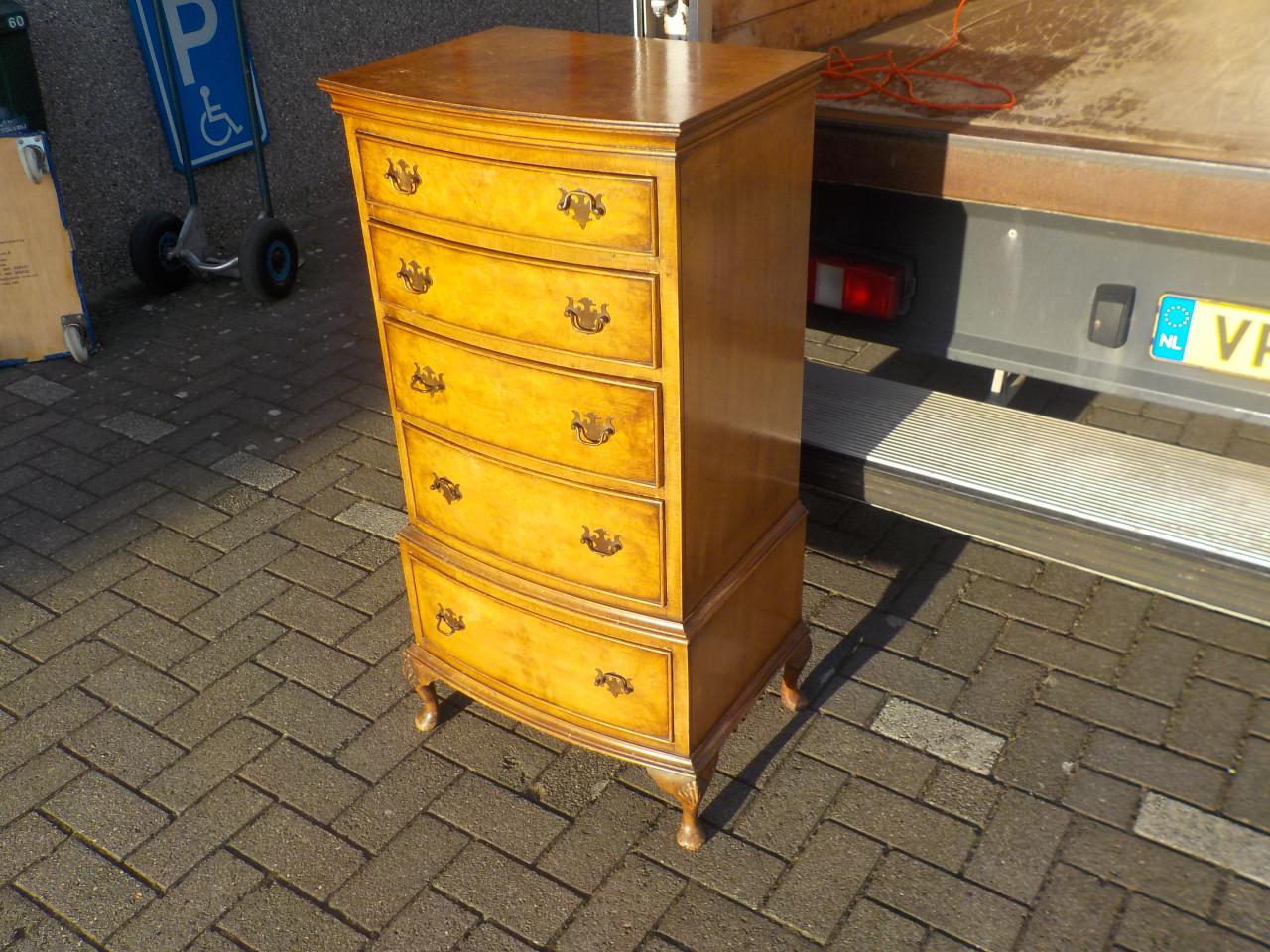 Zeer speciaal ladenkast in zeer goede staat