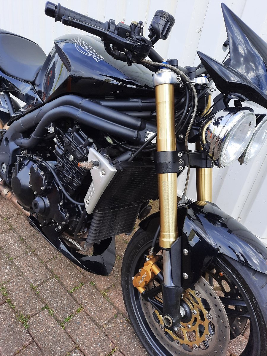 Triumph Speed Triple 1050, full options!